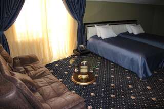 Курортные отели Hotel Villa Palace Бакуриани Трехместный номер-7